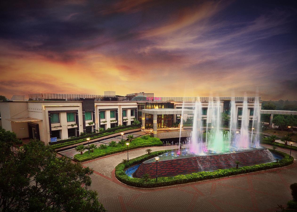 City Park Resort Bahadurgarh Екстер'єр фото